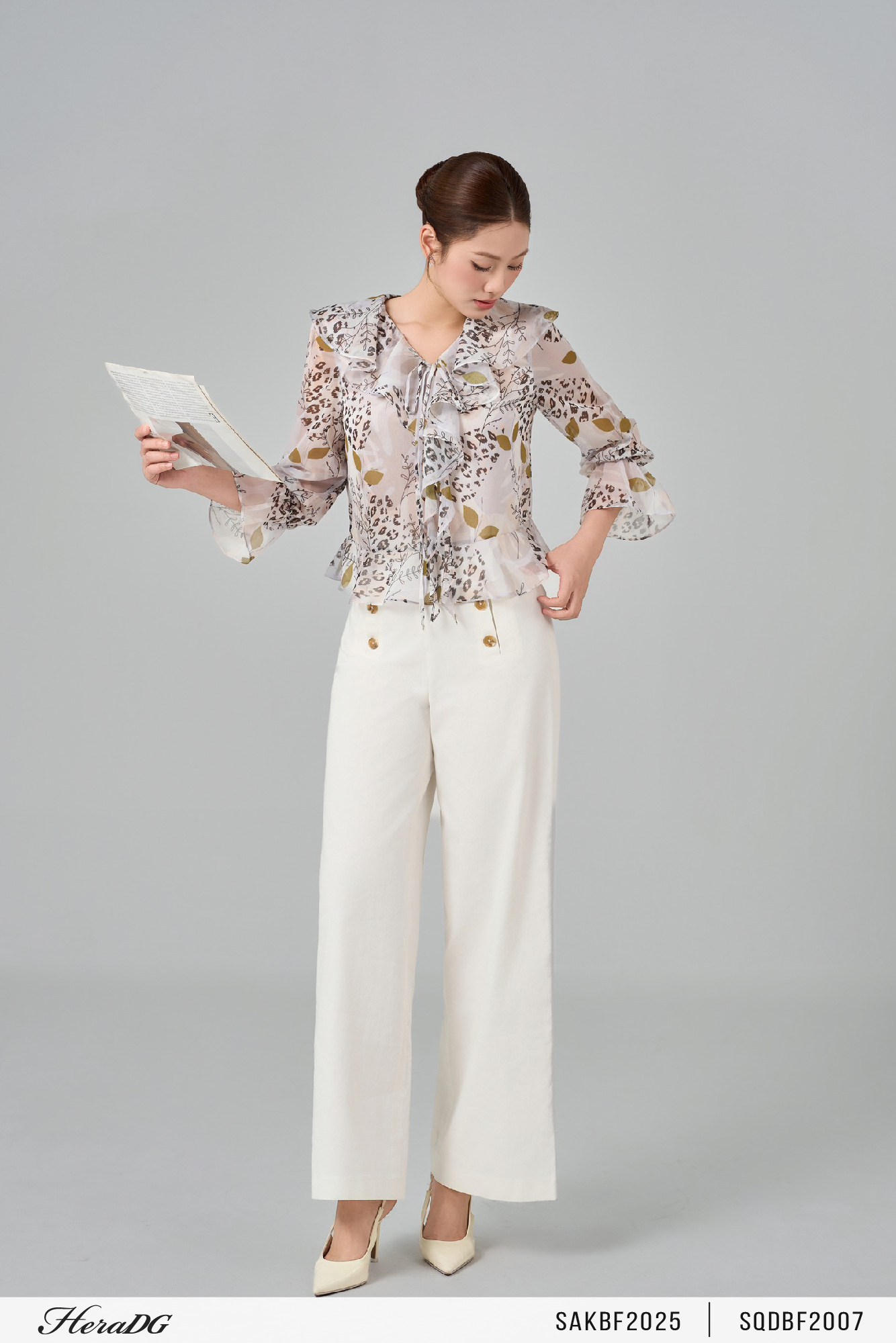 Ảnh của Áo kiểu cổ bèo thắt nơ